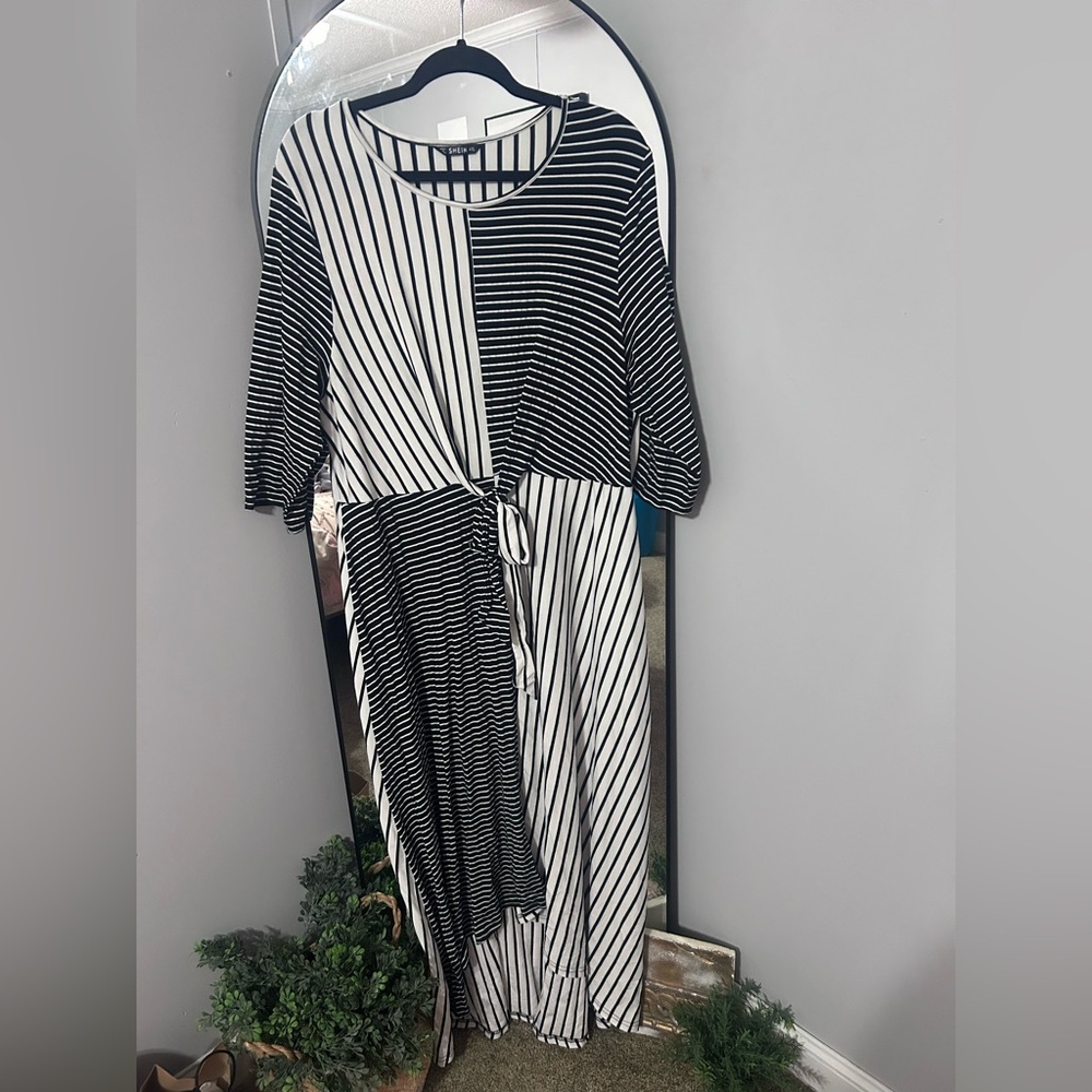 SHEIN Black and White striped dress NWOT - Picture 2 of 12